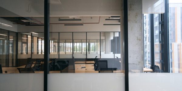 Reformas Integrales de Oficinas y Despachos en Mataró · Diseño e Instalación de Paneles Divisorios