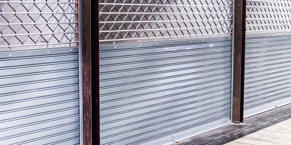 Reformas Integrales de Tiendas y Locales  Comerciales en Mataró · Instalación de  Ventanas y Persianas Comerciales